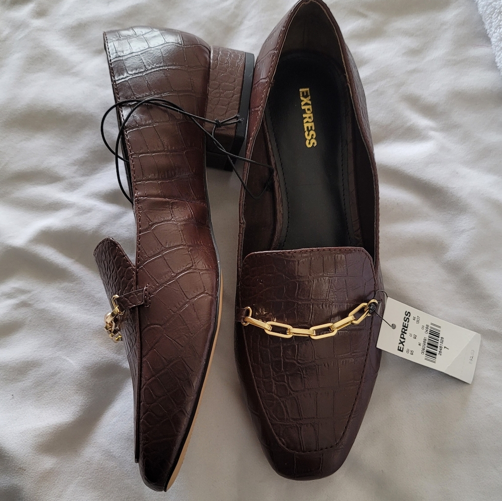 Square toe heeled loafers women!!